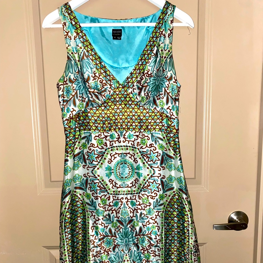 NICOLE by NICOLE MILLER. Size 4.